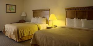 Queen Room with Two Queen Beds - Non-Smoking room in Quality Inn And Suites Indianapolis