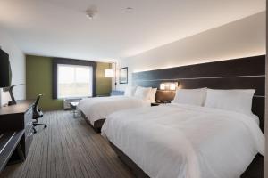 Suite with Two Queen Beds - Communications Access room in Holiday Inn Express & Suites - Hoffman Estates