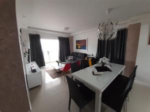 Lindo apto completo a 150m da praia