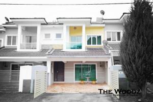 The Woodz Homestay - 2 Storey Landed House
