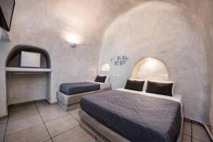 Katerina's Castle - Caldera Cave Hotel Santorini Greece