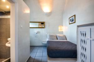 Katerinas Castle - Caldera Cave Hotel