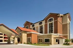 Drury Plaza Hotel San Antonio Airport - SAT