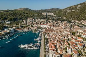 Hvar de luxe apartments 1