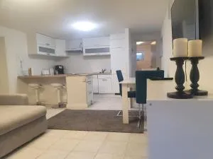 Gemütlich ruhig und zentral durch Bahnhof - Grevenkrug