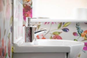 Cosy 3 Bedroom House - Private & Central - Ultra WiFi