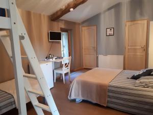 B&B / Chambres d'hotes 10 mn A7 Chambre d Hotes et gites de Cozance Piscine, Mini ferme gratuit - Spa et sauna en extra sur reservation : photos des chambres