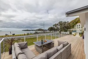 Waterfront Beach House - Paihia Holiday Home - 派西亚