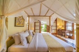 Villa Yasmine - Three-Bedroom Pool Villa with Cliff View