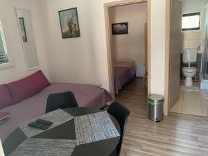 Sunny Side Apartments