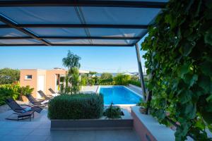 Villa Toni with 5 bedrooms and heated pool