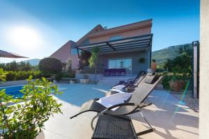 Villa Toni with 5 bedrooms and heated pool
