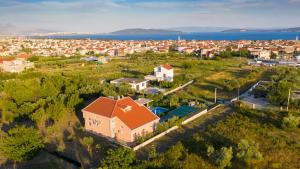 Villa Toni with 5 bedrooms and heated pool