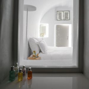 Echoes Luxury Suites Santorini Greece