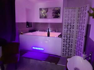 Maisons d'hotes Elle & Lui en Jacuzzi : photos des chambres