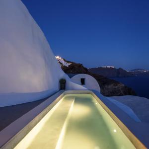 Echoes Luxury Suites Santorini Greece