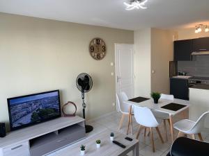 Appartements F2 renove lumineux dans residence avec balcon et parking : photos des chambres