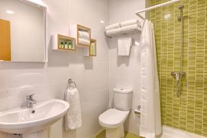 Skyline 33 Two bedroom apartment with sea views