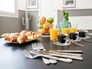 LivinParis - Luxury AC 3 Bedrooms Le Marais III