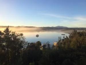 Strahan Wilderness Lodge - Corinna