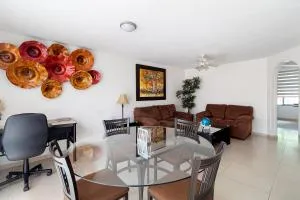 Acogedora Suite Alberca Bernardo Quintana 3B - Adjuntas