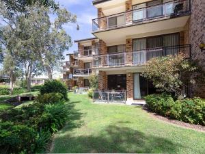 Bay Parklands 57 ground floor unit with pool tennis court and aircon