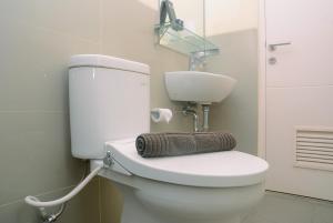 Cozy and Elegant 2BR Apartment at Kebayoran Icon By Travelio