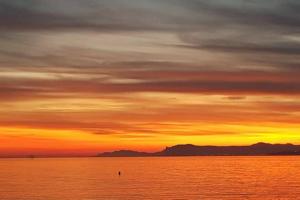 Miramare studio pieds dans l eau vue mer féerique 180 féerique