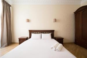 Сучасні апартаменти на Площі Ринок з 2 ізольованими спальнями для 6 гостей