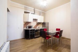 Сучасні апартаменти на Площі Ринок з 2 ізольованими спальнями для 6 гостей