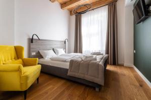 Oysters & Bubbles Gastro Hotel. Rynok square