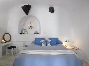 Altana Heritage Suites Santorini Greece