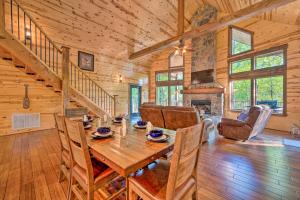 Creekside Broken Bow Cabin with Hot Tub and Fire Pit!