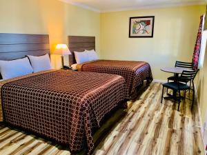 Queen Room with Two Queen Beds room in Central Coast Inn - Cayucos