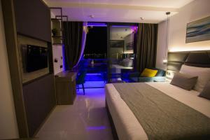 Double Room with Balcony and Sea View room in LIBERTY PLAZA
