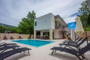 Villa Adry - 布里比尔