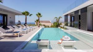 Villa Lydia I Superb views, two pools, next to the city