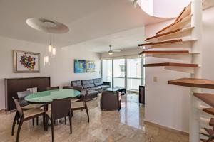 Duplex with Rooftop Plunge Pool short walk to Beach