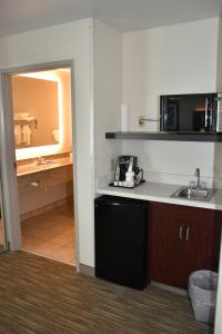 Queen Suite with Two Queen Beds room in Holiday Inn Express Hotel & Suites Evanston an IHG Hotel