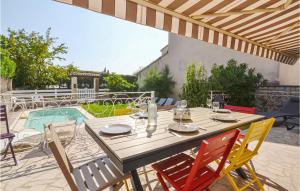 Maisons de vacances Amazing home in Tulette with 4 Bedrooms, WiFi and Outdoor swimming pool : photos des chambres