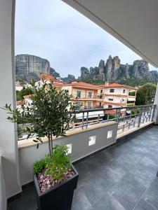 Meteora 360 Apartment by Meteora Residencies