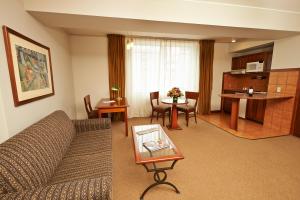Sol de Oro Hotel & Suites