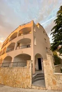 Apartments Grozdana - Gradac