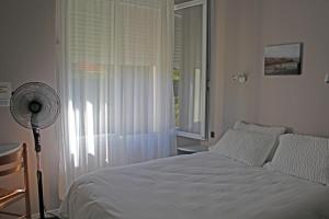 Hotels Contact HOTEL LES TERRASSES : photos des chambres