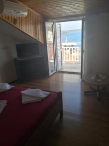 APARTMANI KREŠIĆ 1 HVAR