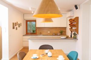 Apartment Jurijana - New 4-Bedroom Triplex with Sauna & Garden