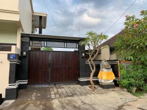 Gumitish Guest House Singaraja