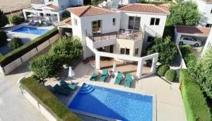 Holiday villa with pool and sea view! - Maa