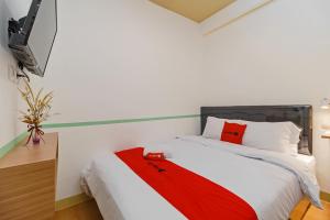 RedDoorz @ Taman Royal Tangerang