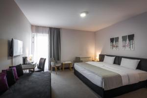Superior Triple Room room in BLEECKER Hotels